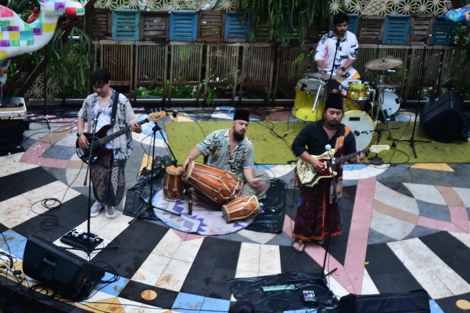 Penampilan musik live pada Festival Kreatif ICCN 2026 di ruang publik