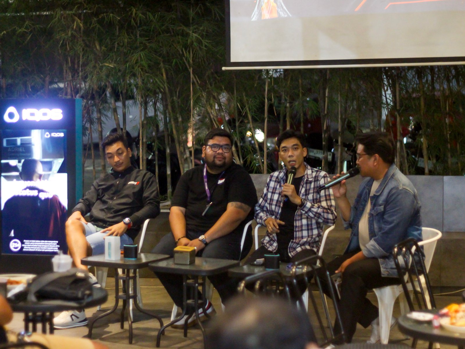 Ketua Penyelenggara Taboy bersama dua juri nasional memberikan pemaparan saat Technical Meeting kepada peserta kompetisi.