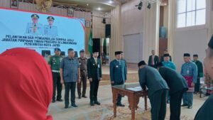 Pemerintah Kota Jambi Melantik Dan Mengabil sumpah/ Janji Jabatan Sejumlah Pejabat Pemimpin Tinggi Pratama (JPT Pratama) a RT atau Pejabat Eselon Il Dilingkungan Pemkot Jambi