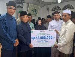 Penyerahan Santunan Jaminan Kematian Ketua RT 14 Kelurahan Kenali Besar dan Ketua RT 12 Kelurahan Pasir Putih