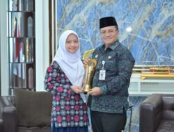 Apresiasi Prestasi Gemilang, Maulana Menerima Almira Ainun di Ruang Kerjanya