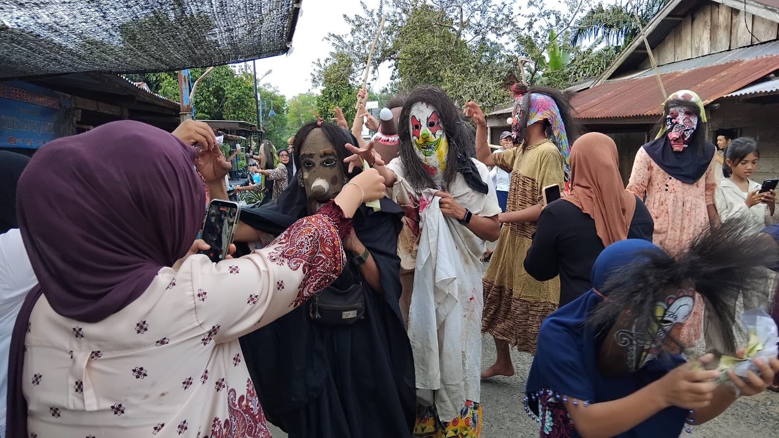 Pertunjukan Topeng Labu dalam tradisi budaya masyarakat