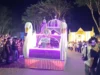 Ribuan Warga Tumpah Ruah di Malam Takbiran, Festival Mobil Hias Jadi Magnet di Tugu Keris Siginjai