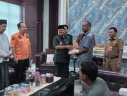 Pemkot Jambi, Serahkan Bantuan Korban Kebakaran